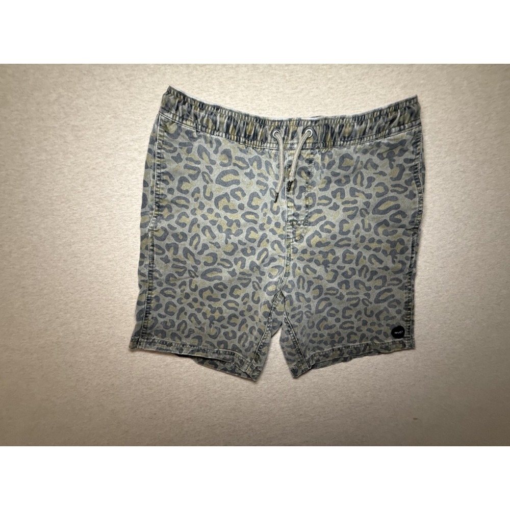 RVCA camo short. boy size xl. comfortable summer fit. draw string tie